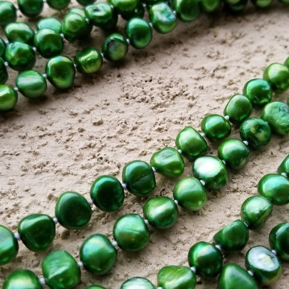 Super long, 100 inch green pearl necklace - Picture 5 of 8